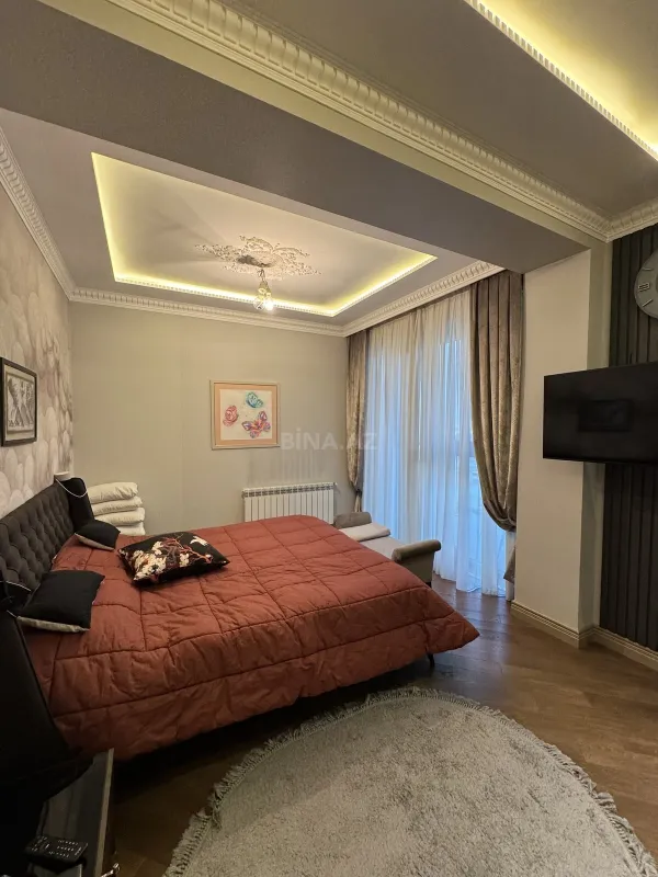 Satılır 5 otaqlı mənzil 235 m²