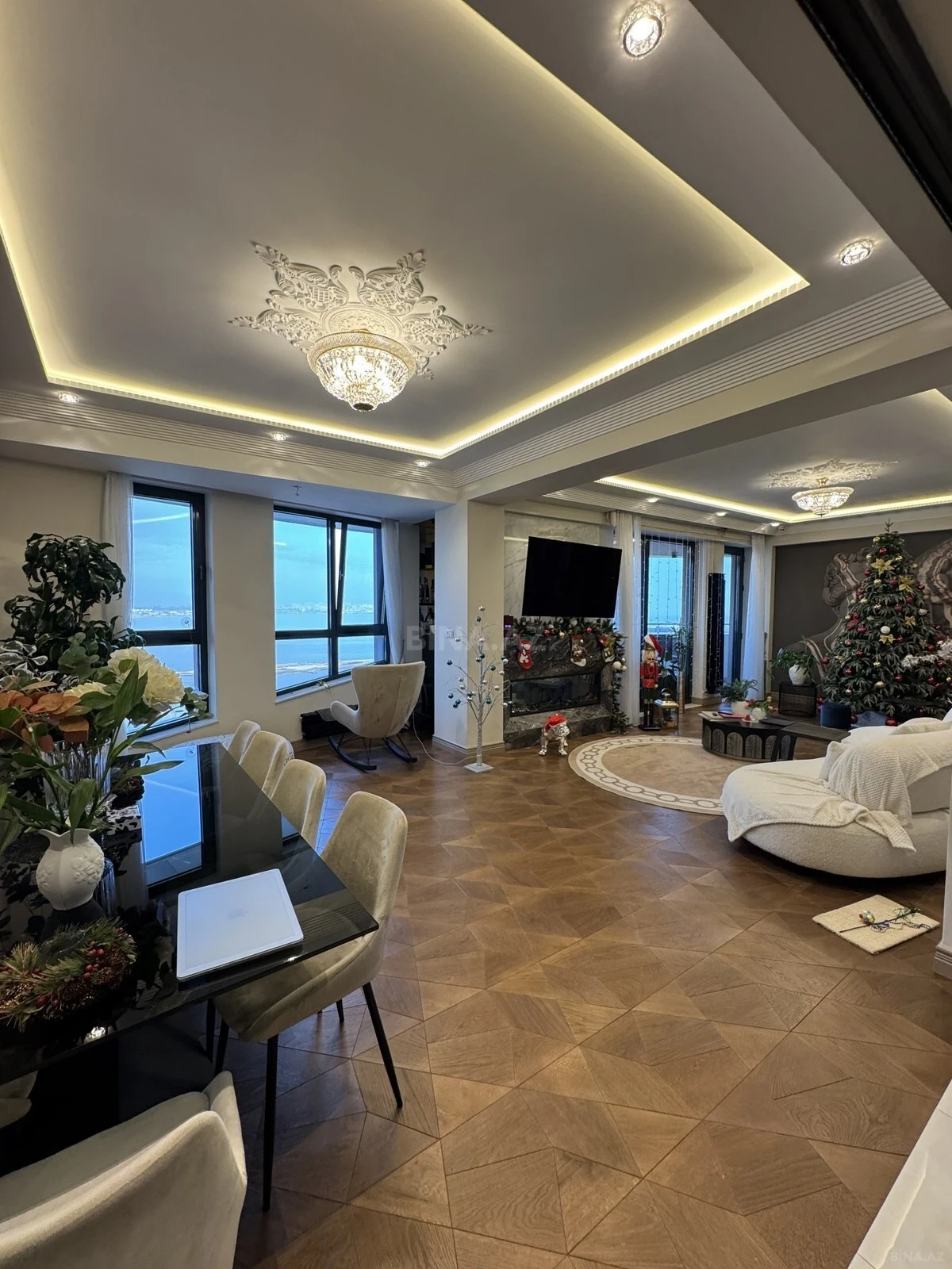 Satılır 5 otaqlı mənzil 235 m²