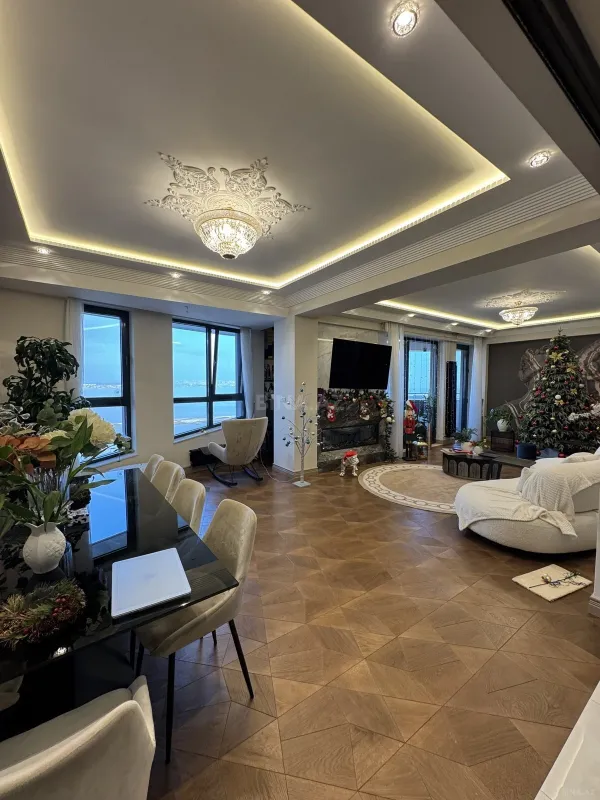 Satılır 5 otaqlı mənzil 235 m²
