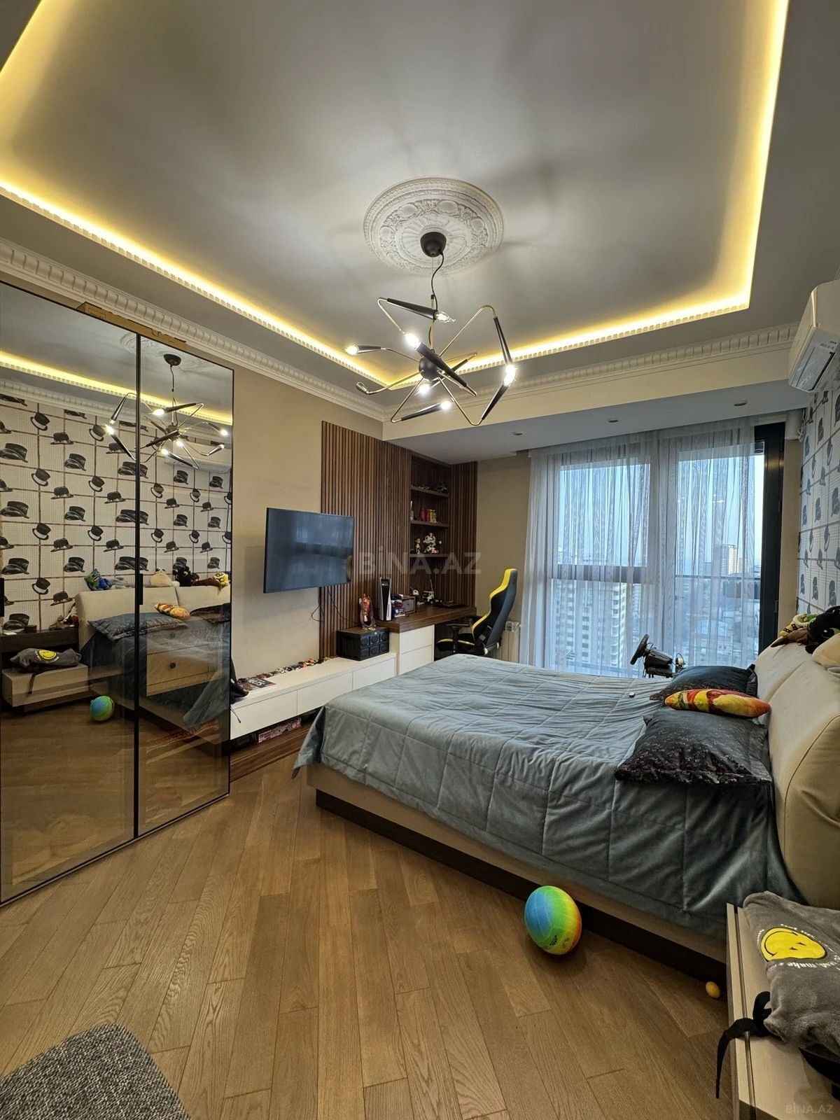Satılır 5 otaqlı mənzil 235 m²