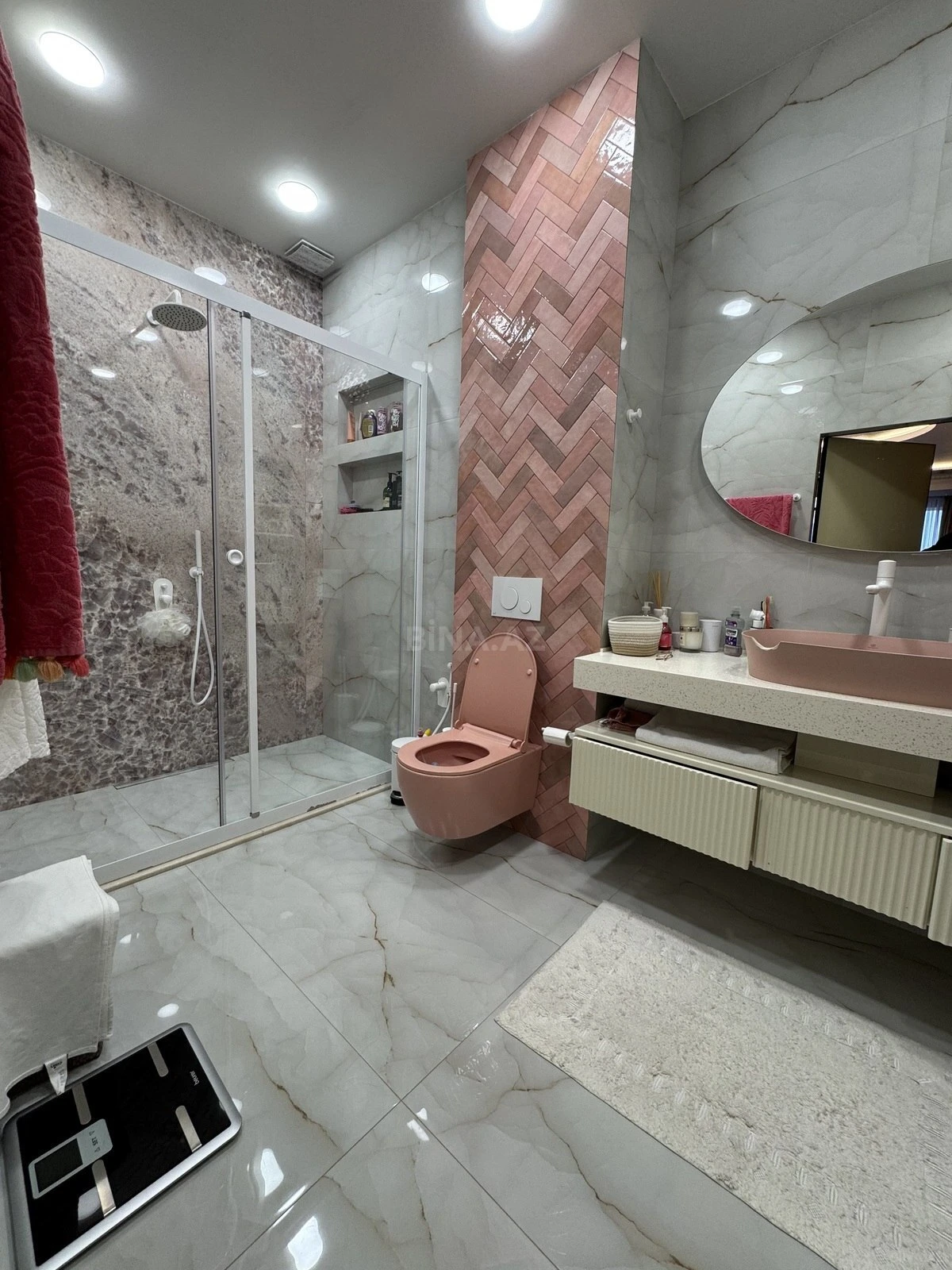 Satılır 5 otaqlı mənzil 235 m²