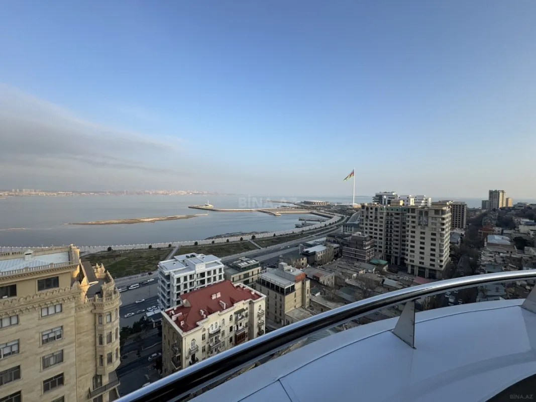 Satılır 5 otaqlı mənzil 235 m²