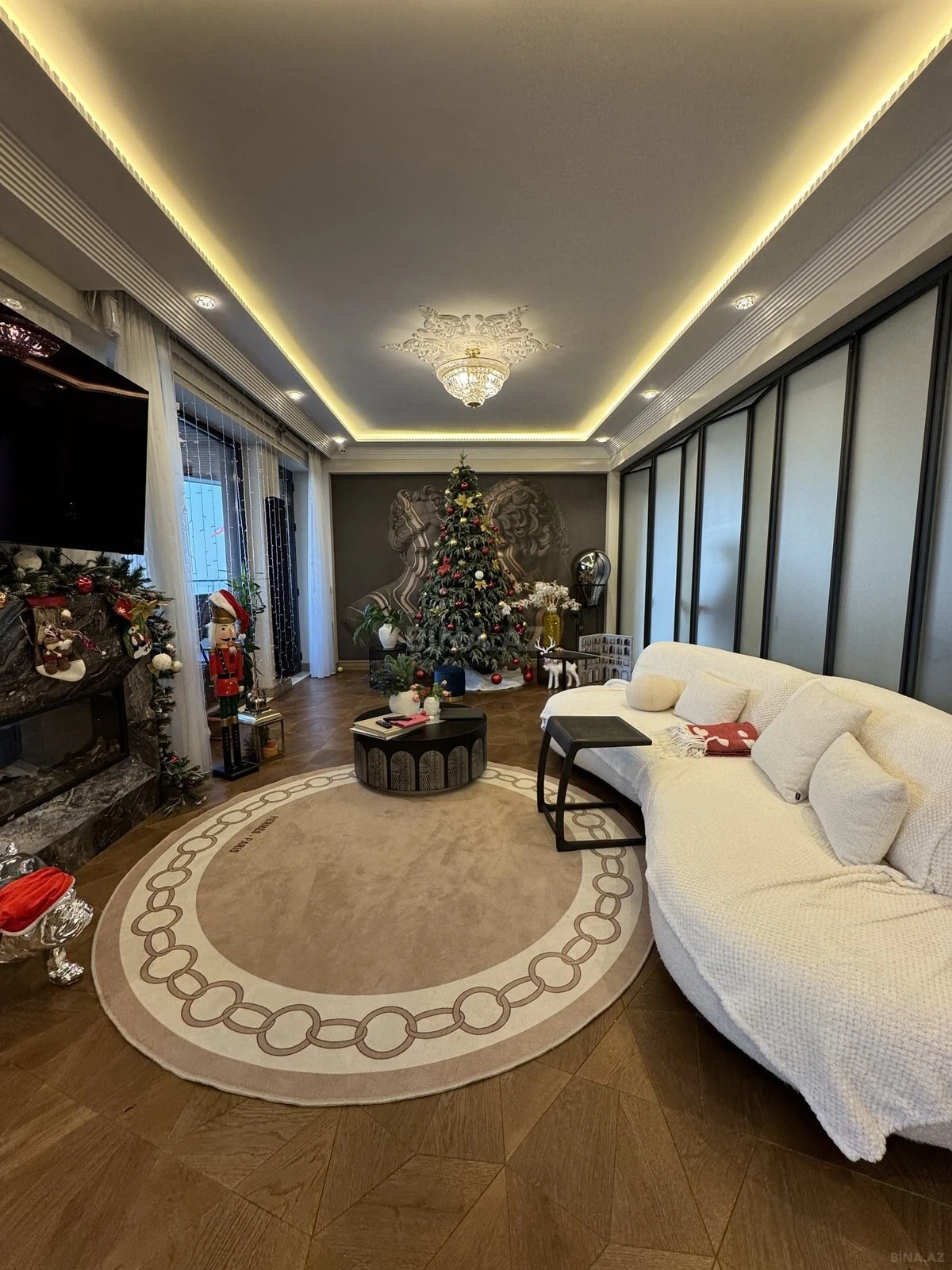 Satılır 5 otaqlı mənzil 235 m²