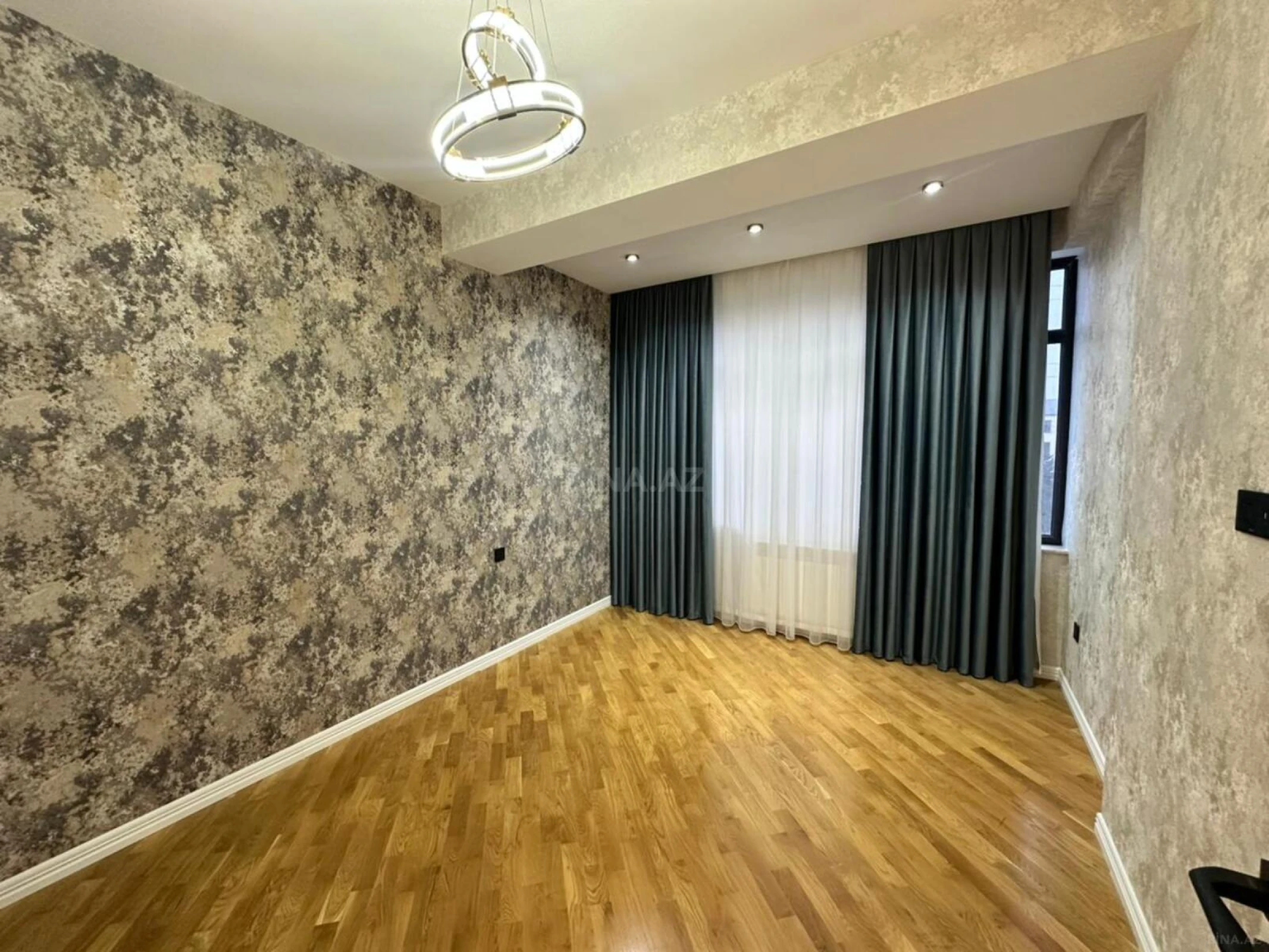 Satılır 3 otaqlı mənzil 120 m²