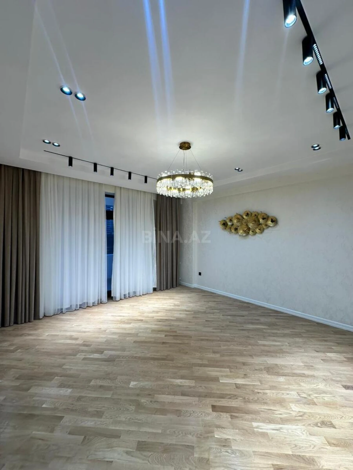 Satılır 3 otaqlı mənzil 120 m²
