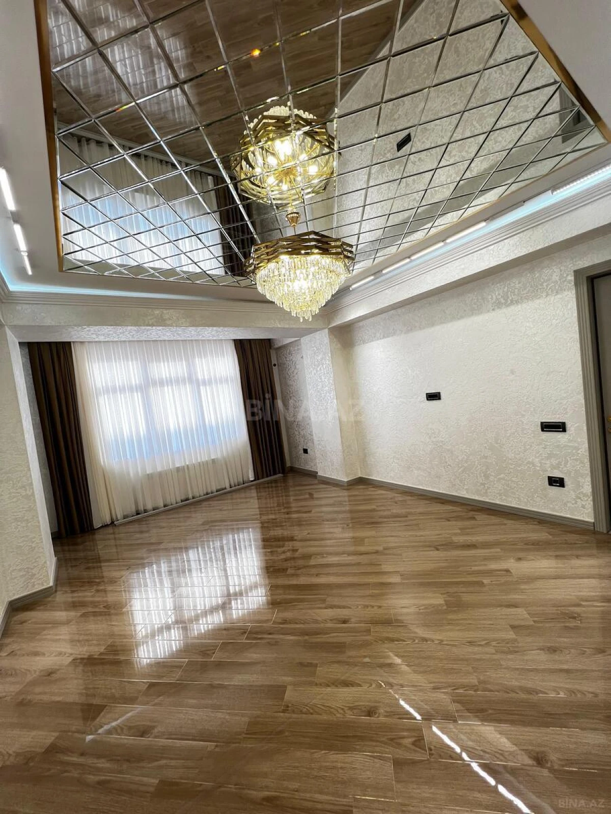 Satılır 3 otaqlı mənzil 107 m²