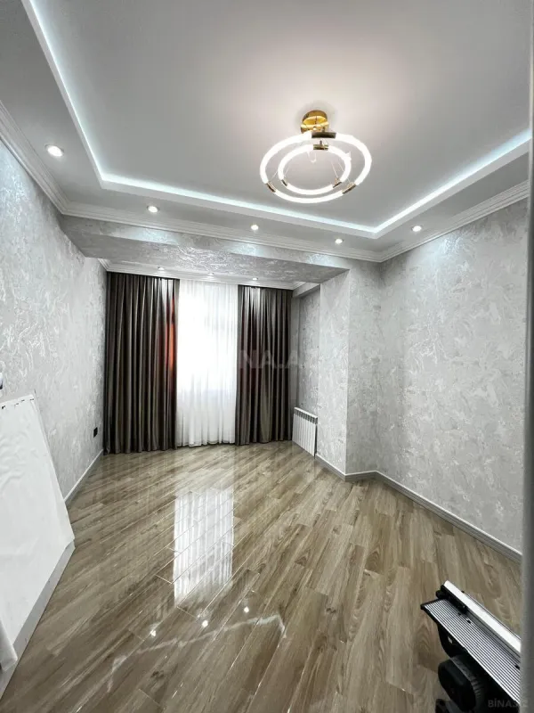 Satılır 3 otaqlı mənzil 107 m²