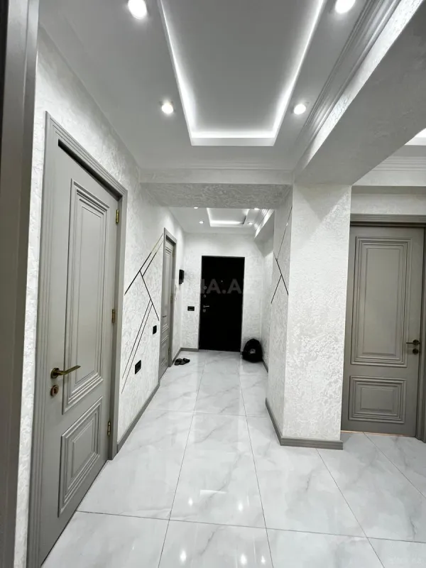 Satılır 3 otaqlı mənzil 107 m²