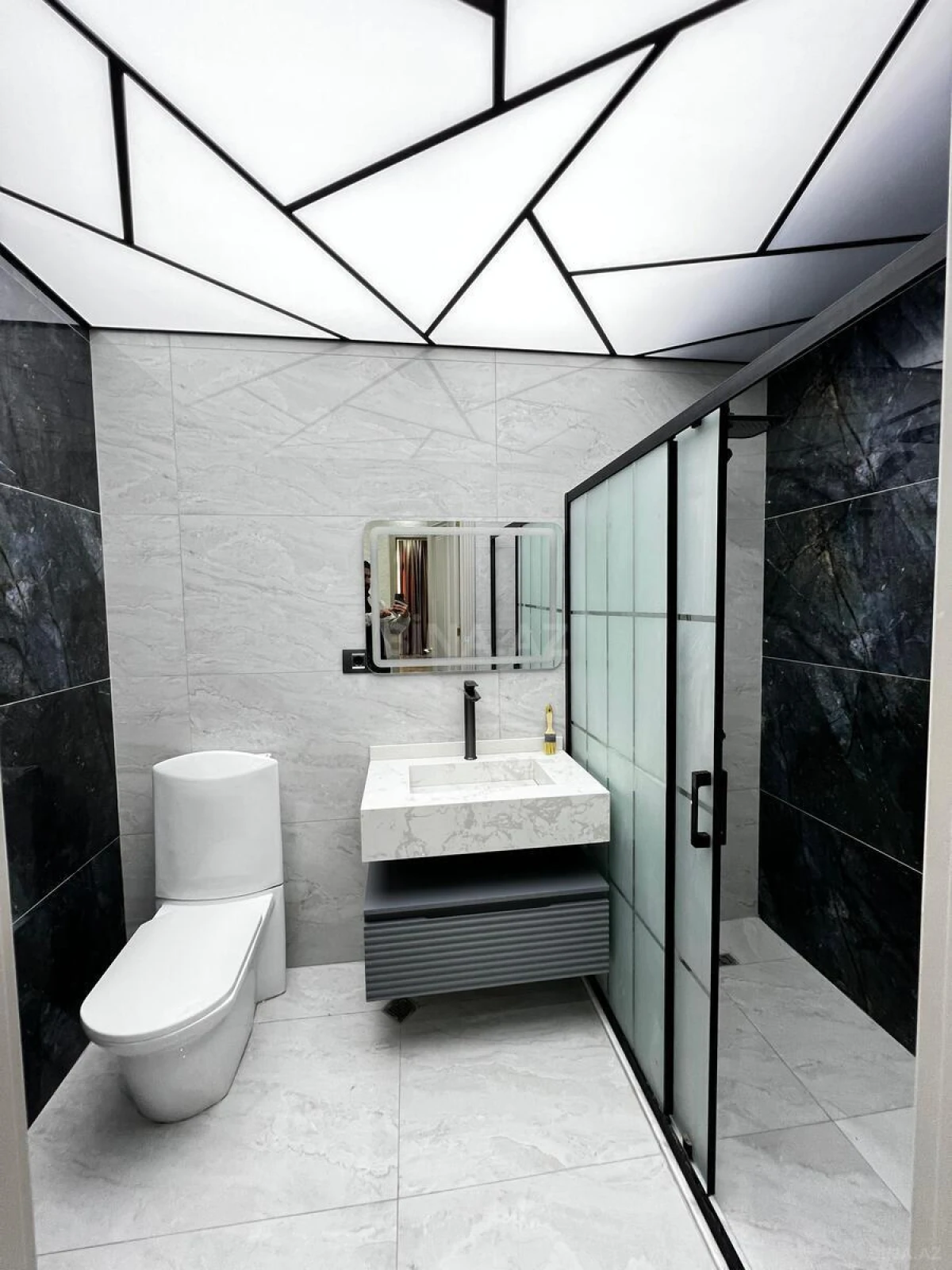 Satılır 3 otaqlı mənzil 107 m²