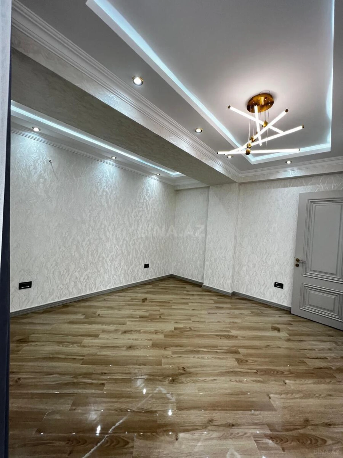 Satılır 3 otaqlı mənzil 107 m²