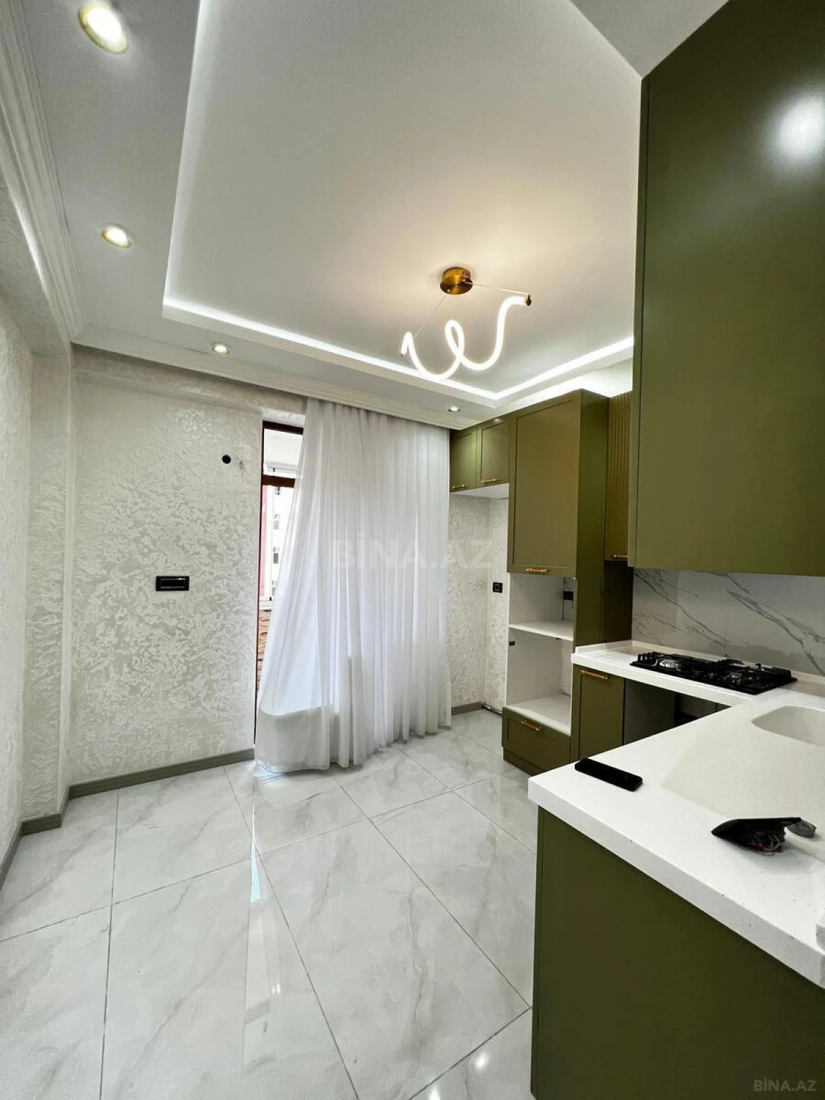 Satılır 3 otaqlı mənzil 107 m²