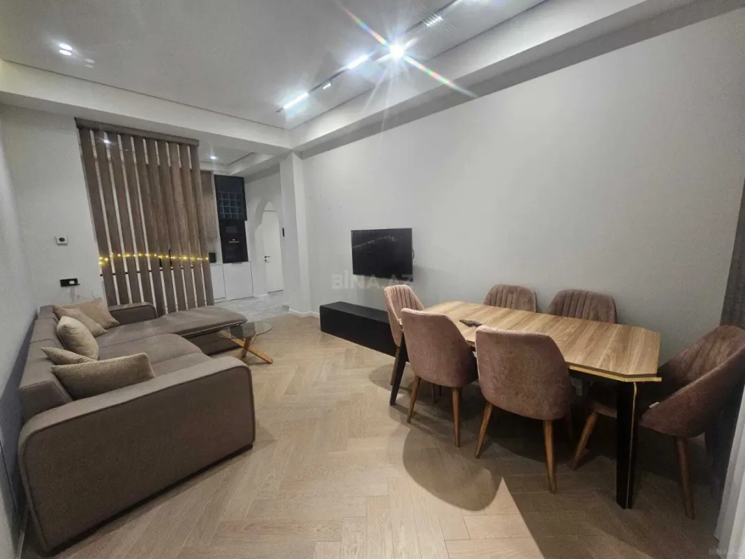 Kirayə verilir 2 otaqlı mənzil 85 m²