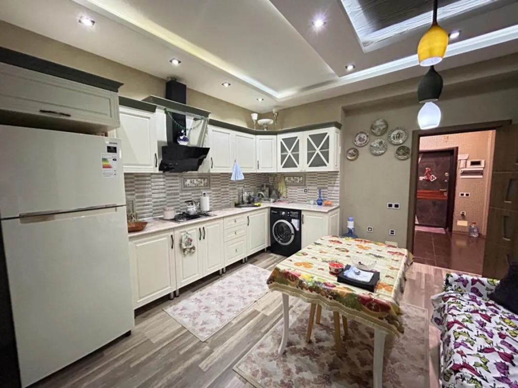 Satılır 2 otaqlı mənzil 87 m²
