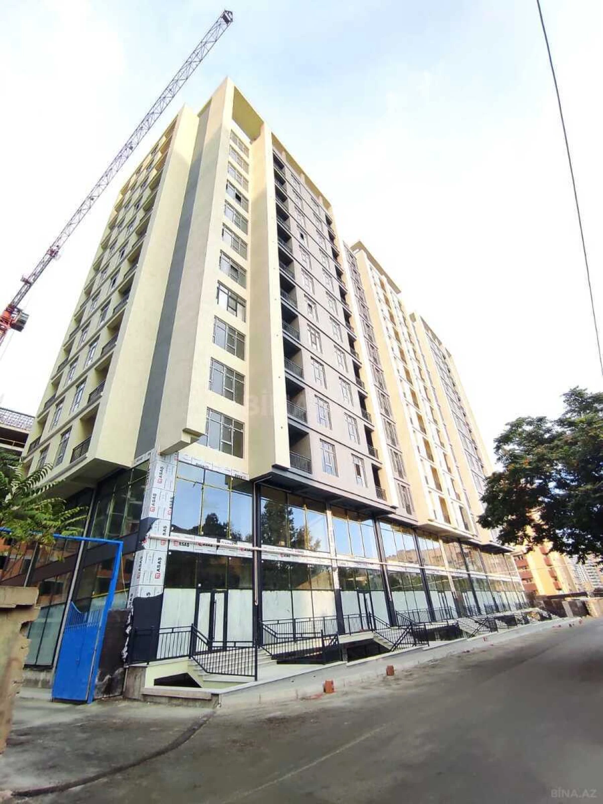 Satılır 4 otaqlı mənzil 181 m²