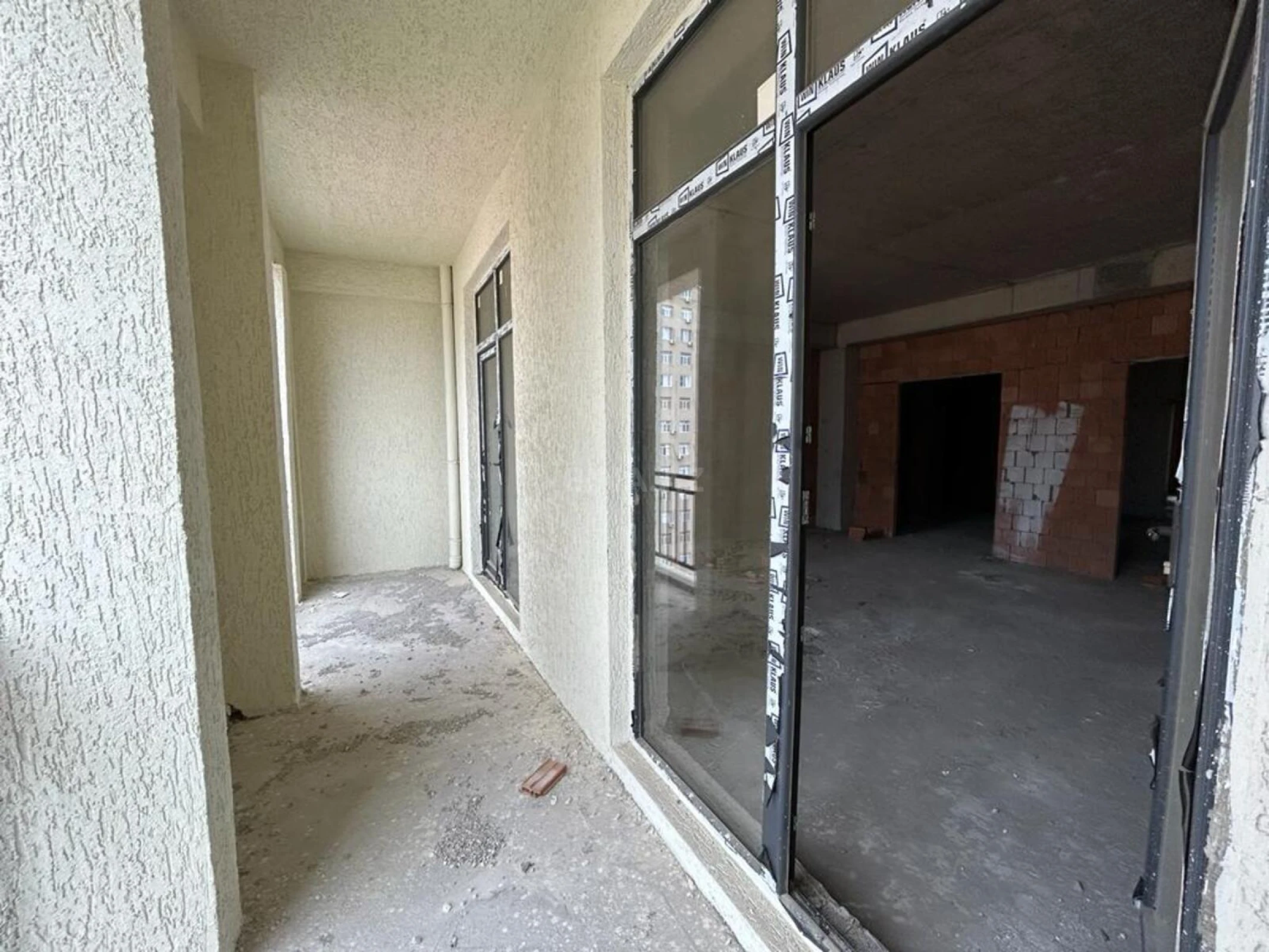 Satılır 4 otaqlı mənzil 181 m²