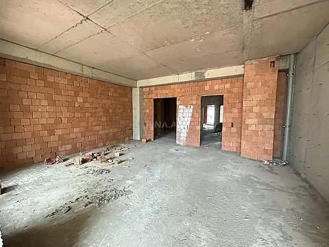 Satılır 4 otaqlı mənzil 181 m²