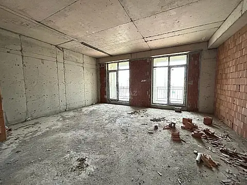 Satılır 4 otaqlı mənzil 181 m²