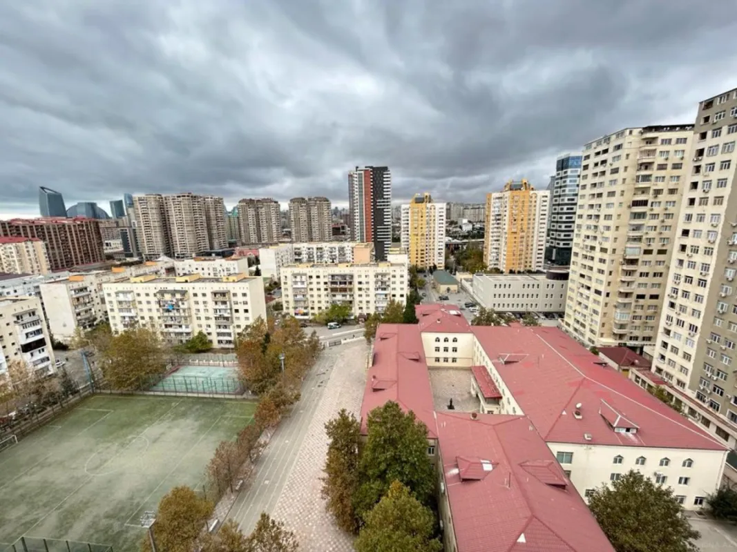 Satılır 4 otaqlı mənzil 181 m²