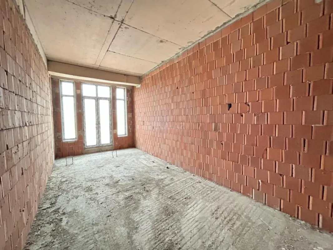 Satılır 4 otaqlı mənzil 181 m²