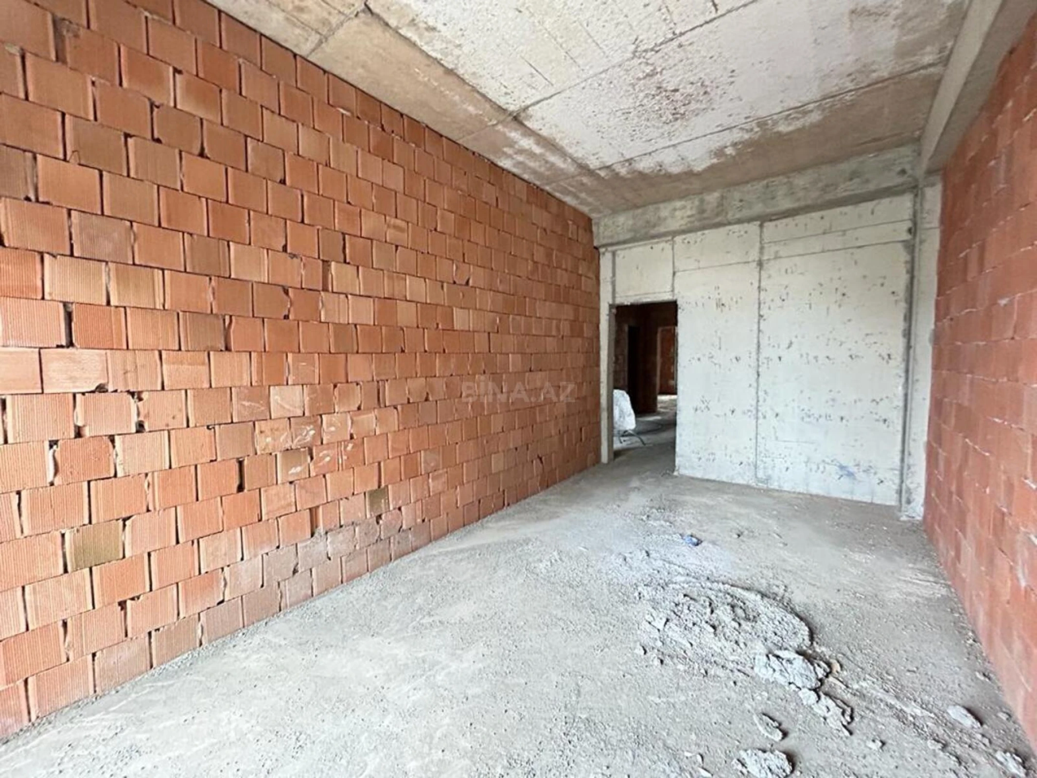 Satılır 4 otaqlı mənzil 181 m²