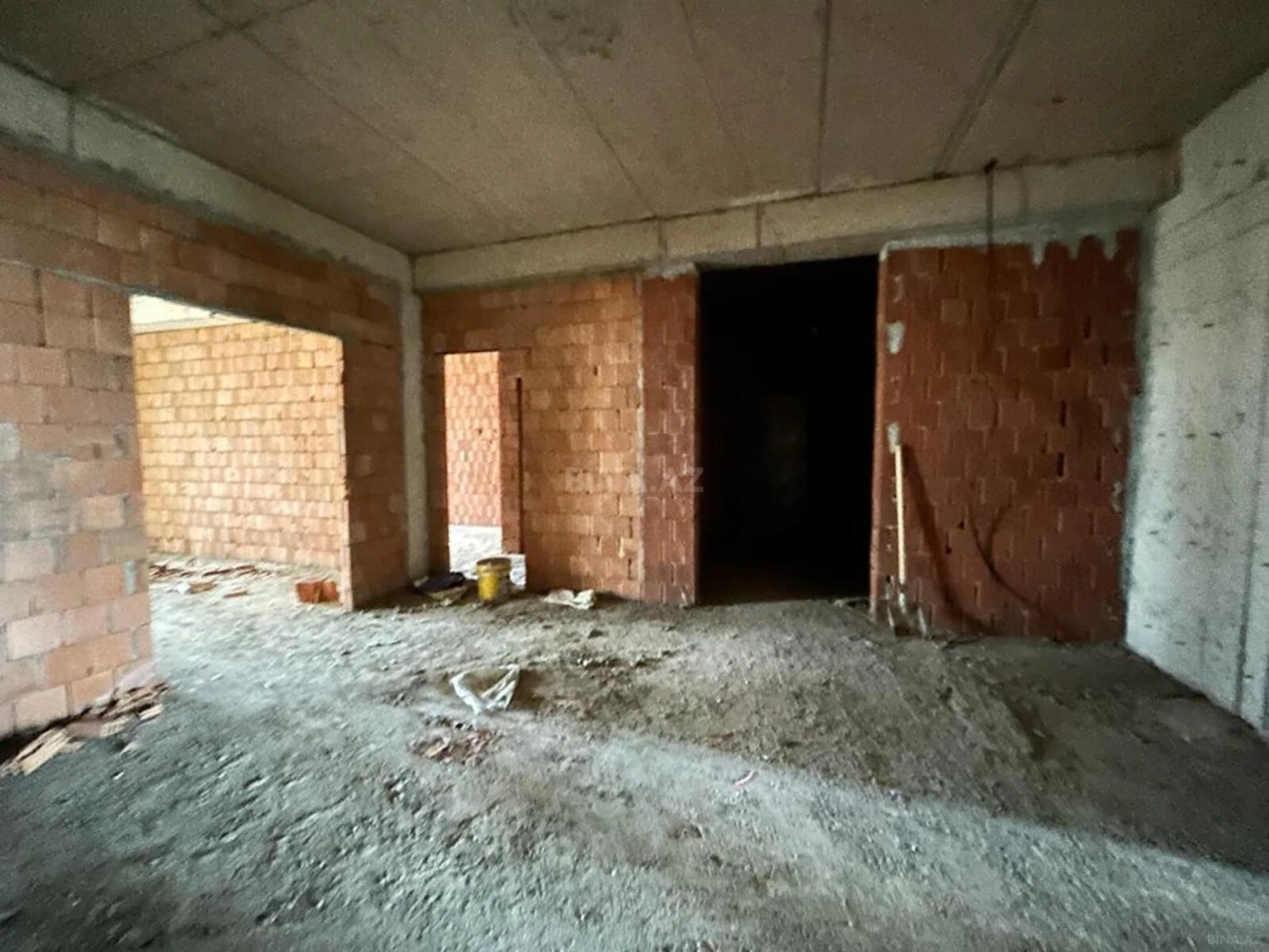 Satılır 4 otaqlı mənzil 181 m²