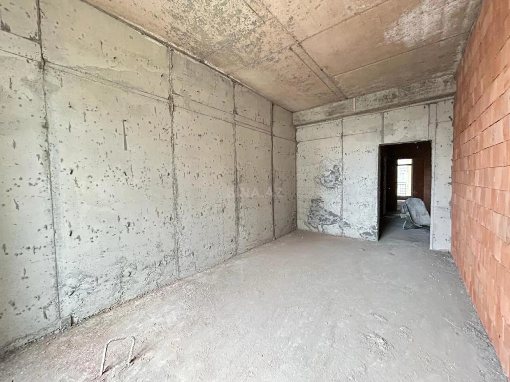 Satılır 4 otaqlı mənzil 181 m²