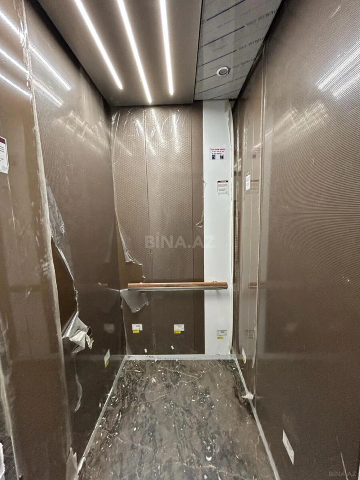 Satılır 4 otaqlı mənzil 181 m²