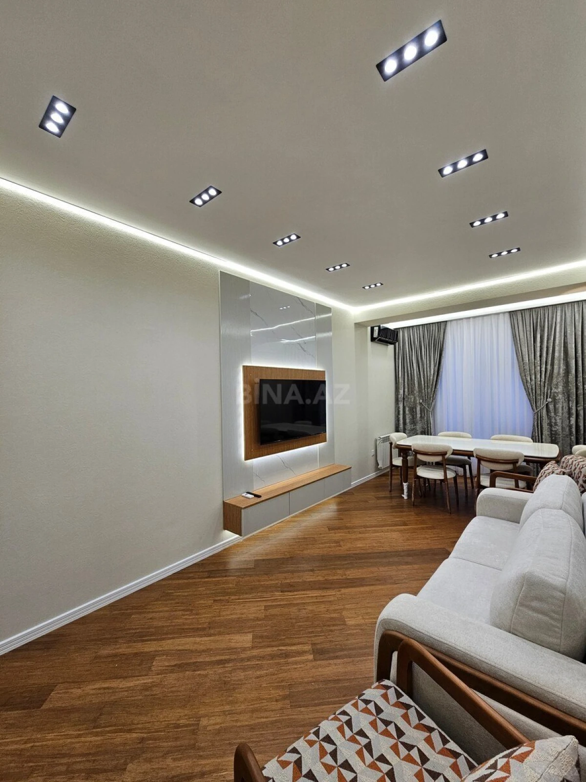 Satılır 2 otaqlı mənzil 68 m²
