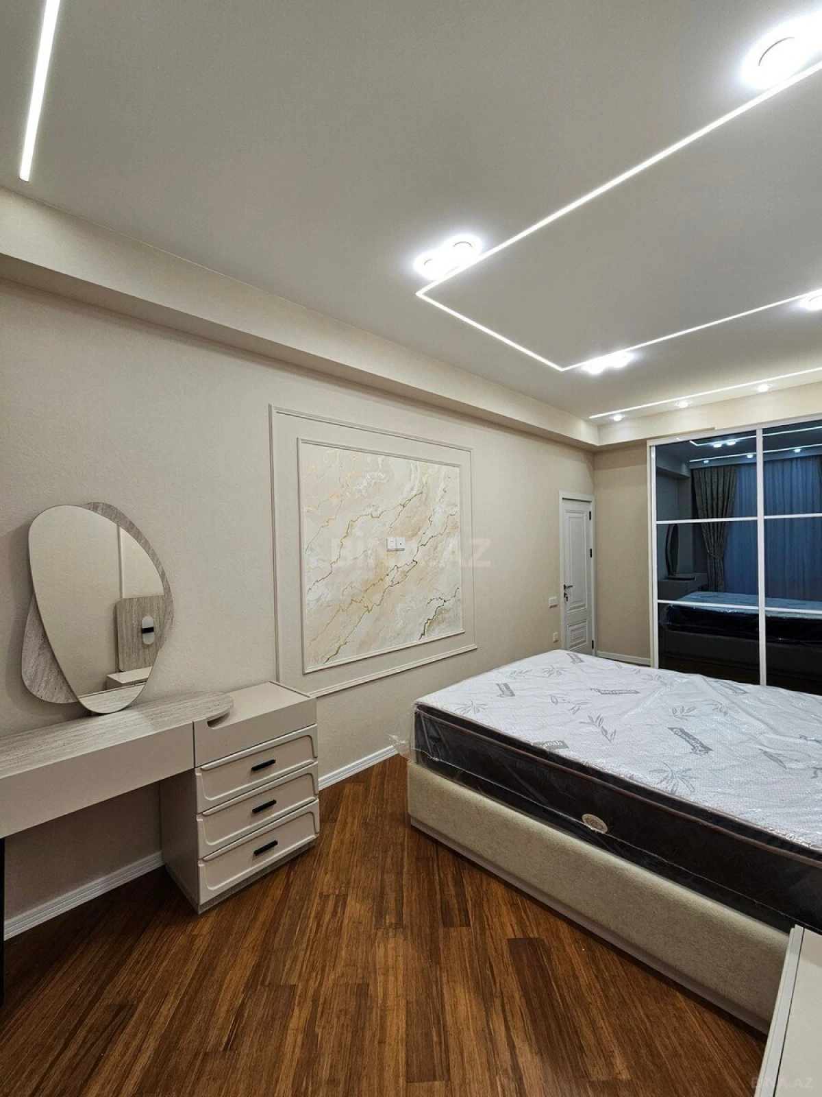 Satılır 2 otaqlı mənzil 68 m²