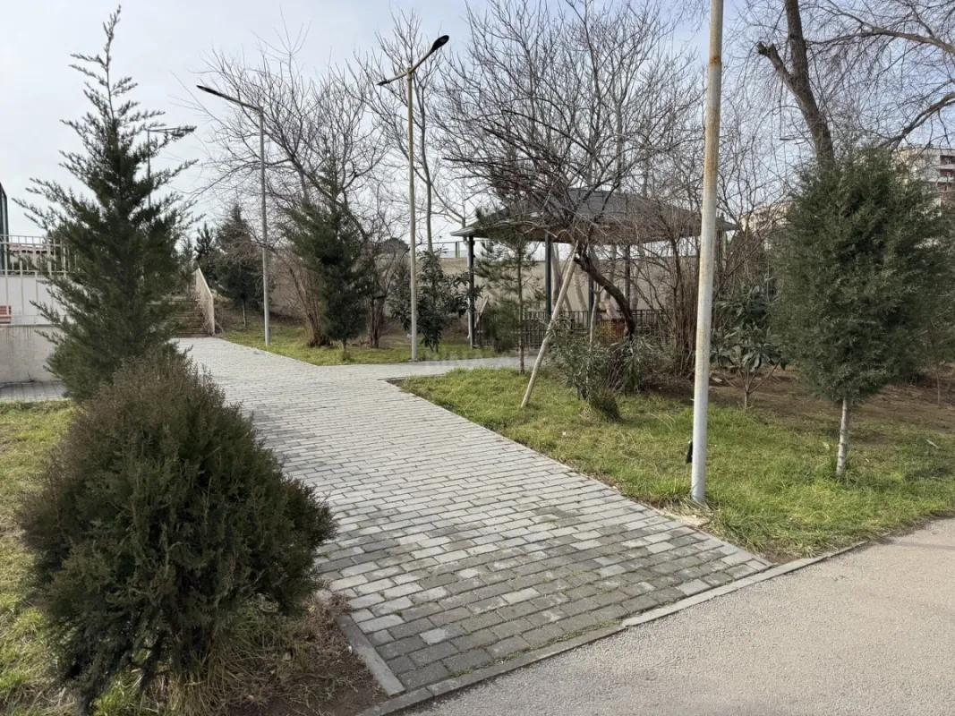 Satılır 5 otaqlı mənzil 106 m²