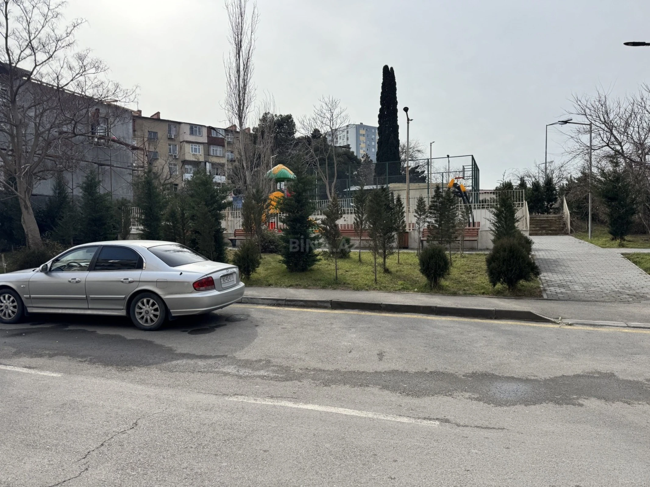 Satılır 5 otaqlı mənzil 106 m²