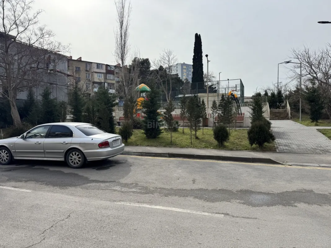 Satılır 5 otaqlı mənzil 106 m²
