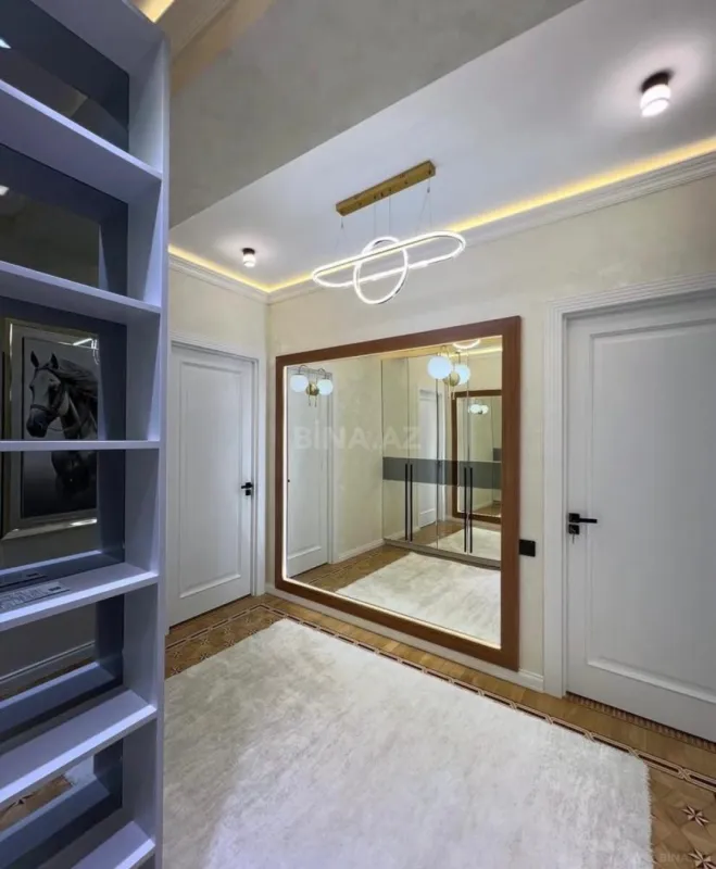 Satılır 3 otaqlı mənzil 98 m²