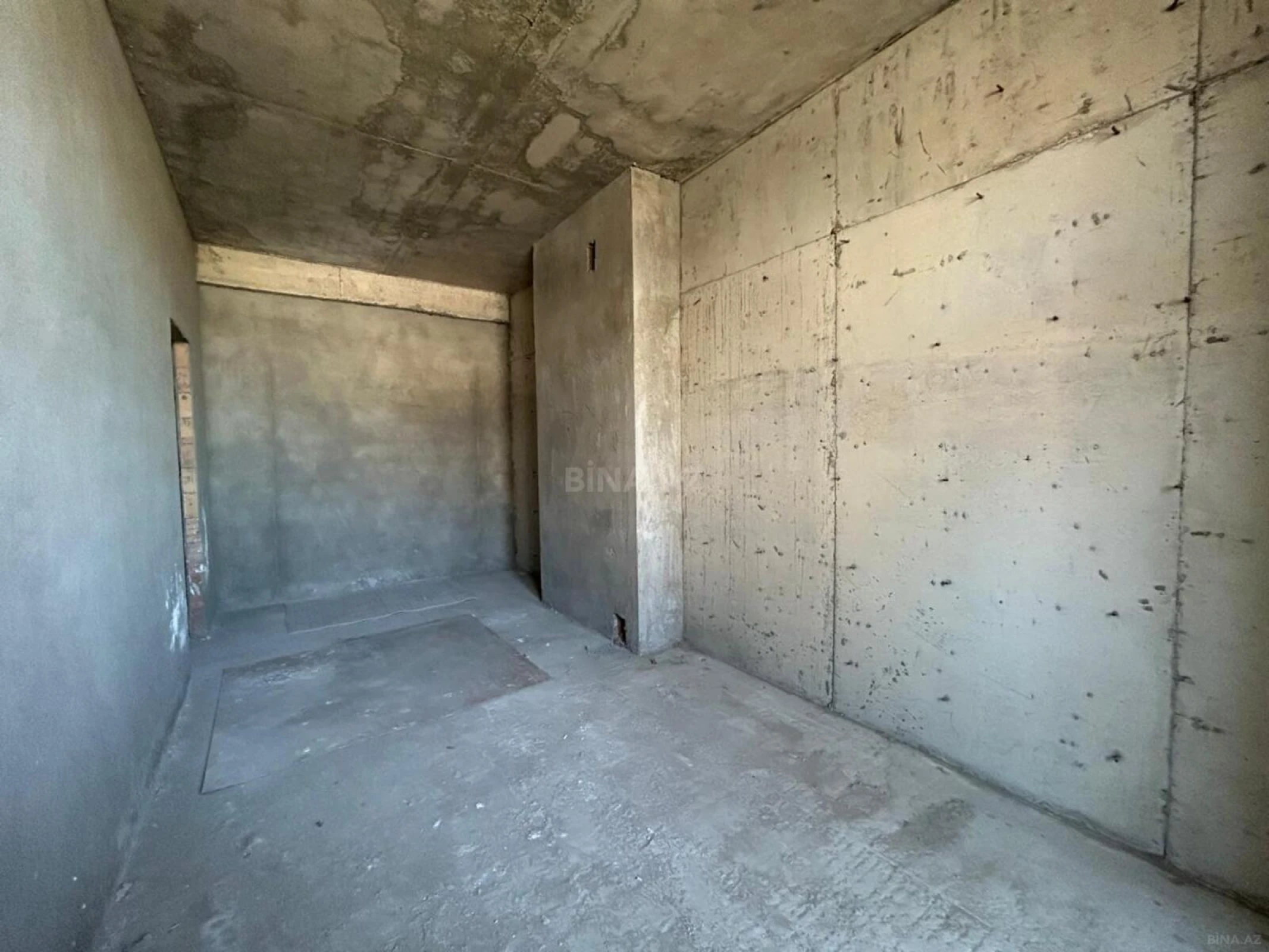 Satılır 2 otaqlı mənzil 76 m²