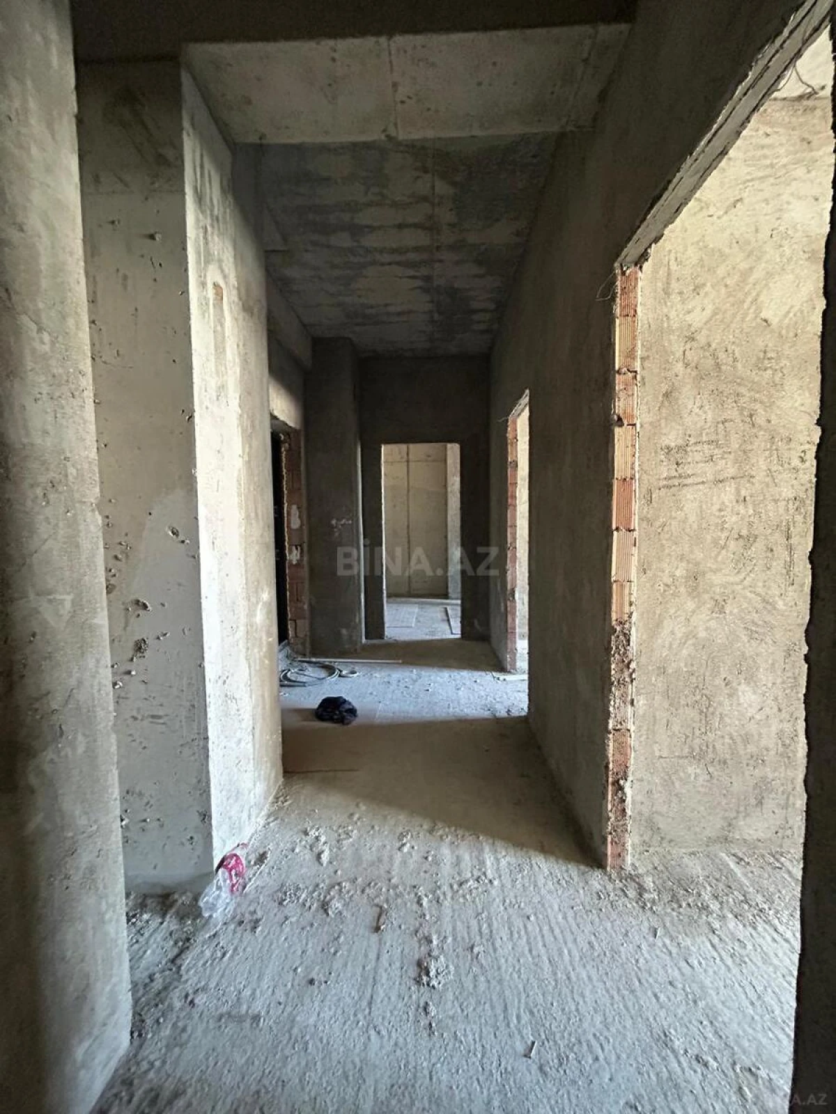 Satılır 2 otaqlı mənzil 76 m²