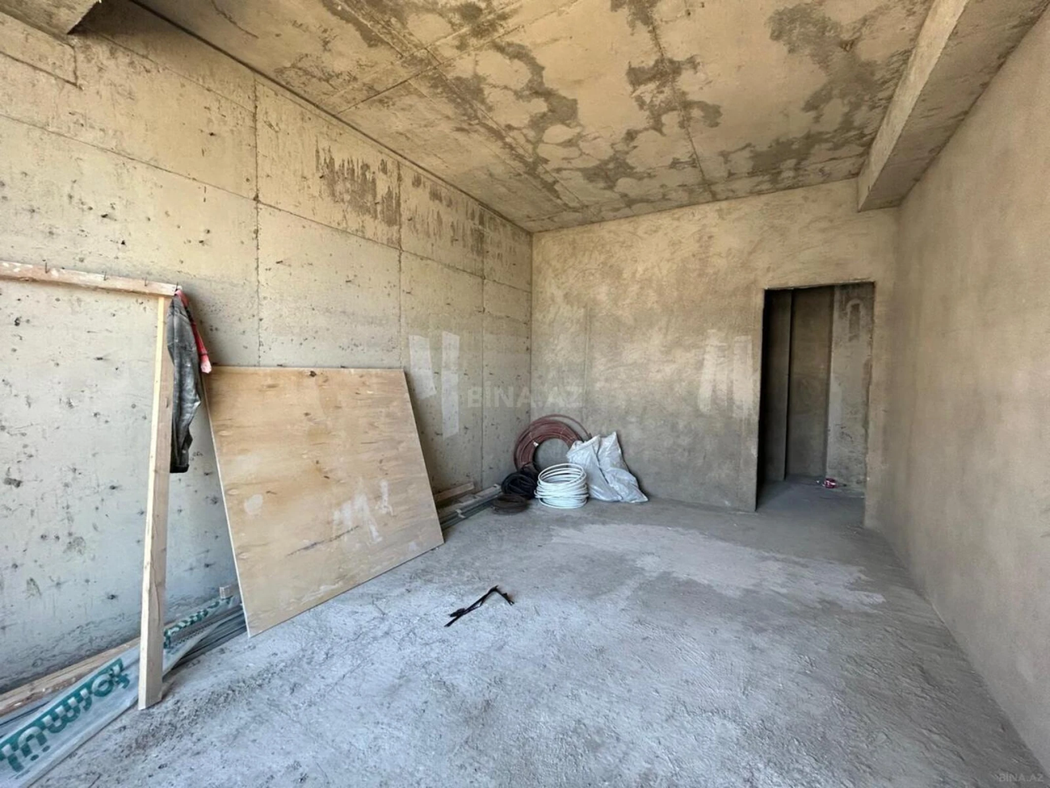 Satılır 2 otaqlı mənzil 76 m²