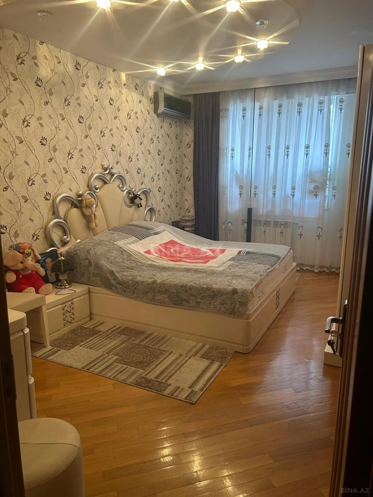 Satılır 2 otaqlı mənzil 96 m²