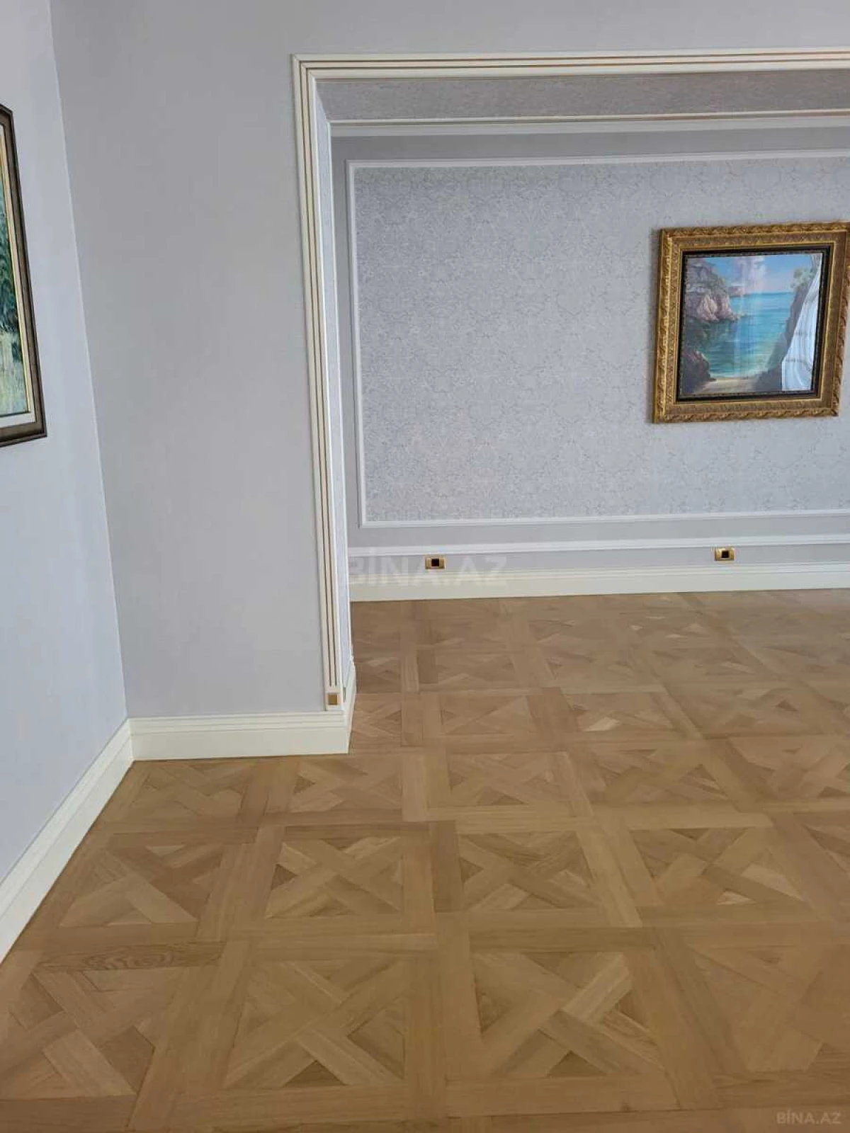 Satılır 4 otaqlı mənzil 240 m²