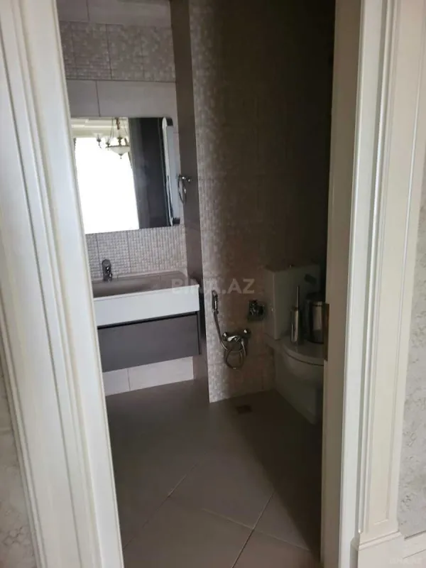 Satılır 4 otaqlı mənzil 240 m²