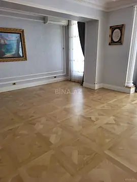 Satılır 4 otaqlı mənzil 240 m²