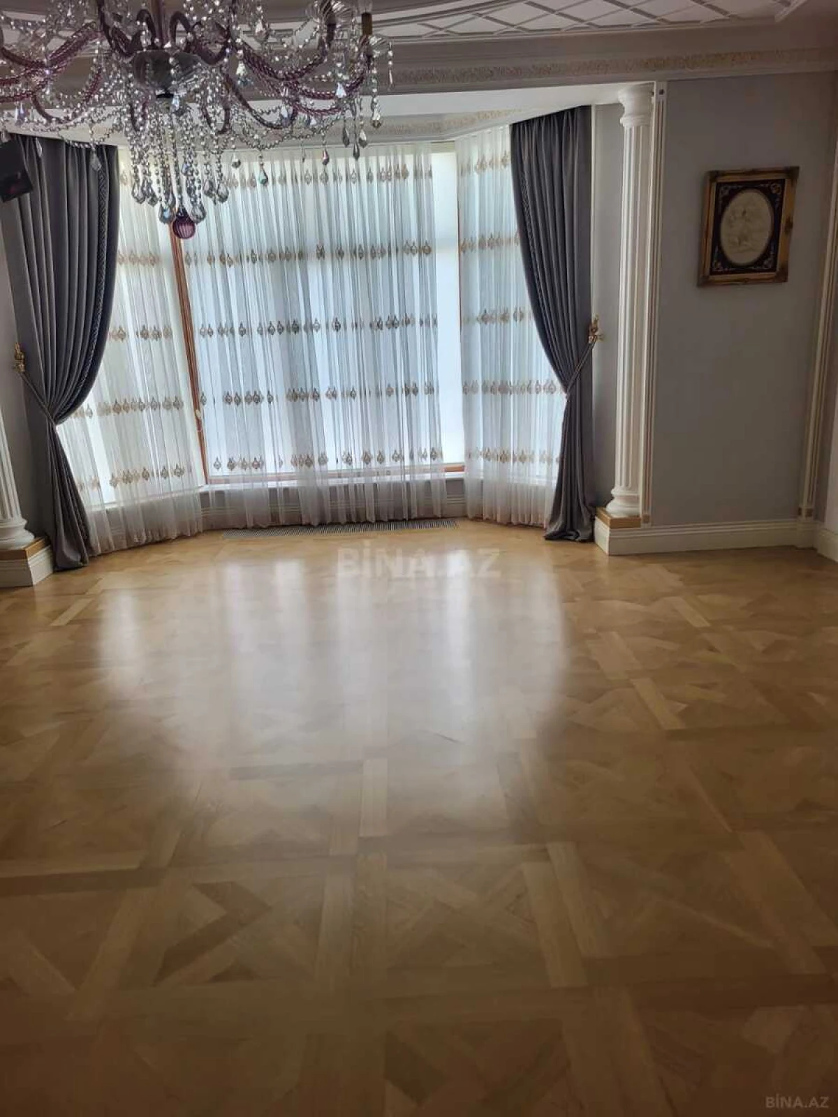 Satılır 4 otaqlı mənzil 240 m²