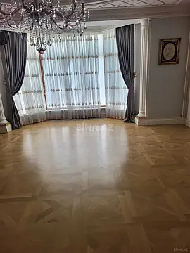 Satılır 4 otaqlı mənzil 240 m²