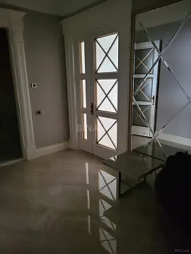 Satılır 4 otaqlı mənzil 240 m²