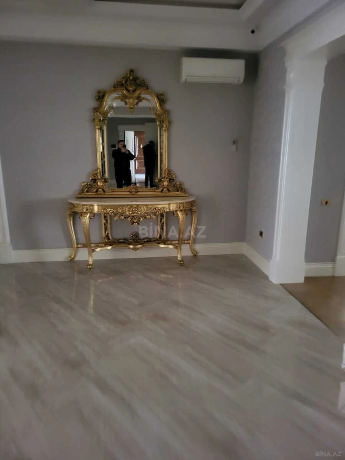 Satılır 4 otaqlı mənzil 240 m²