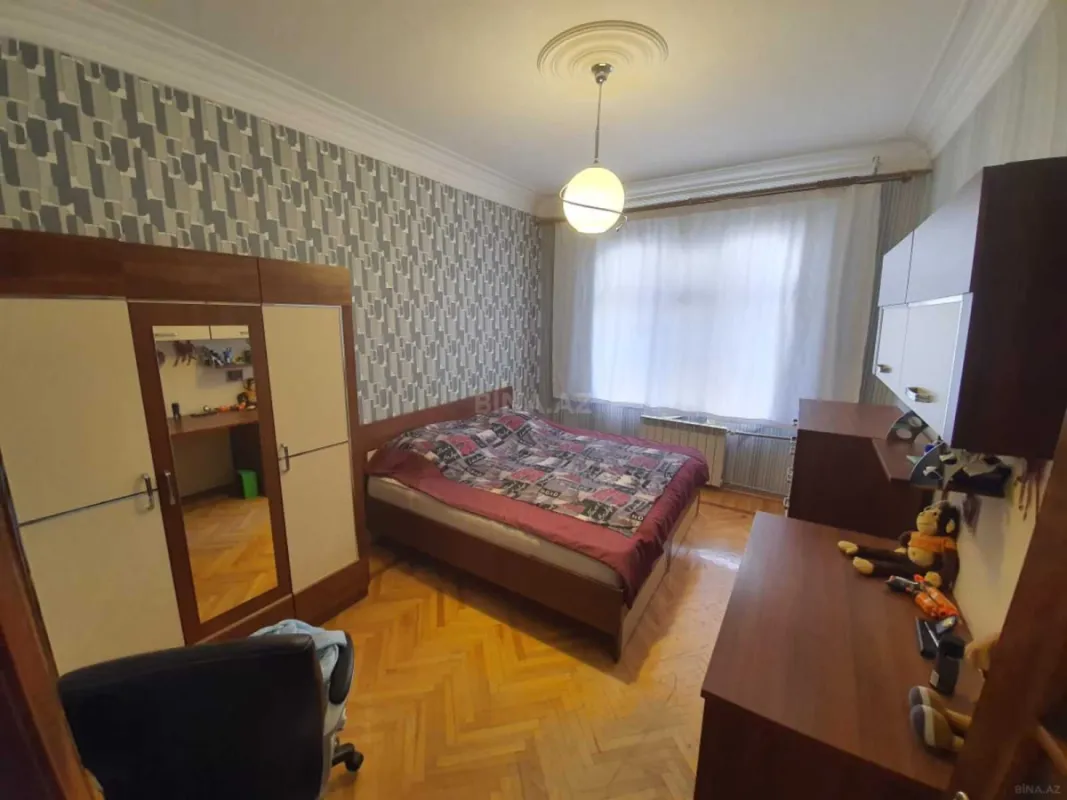 Satılır 4 otaqlı mənzil 100 m²