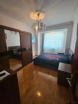 Satılır 5 otaqlı mənzil 120 m²
