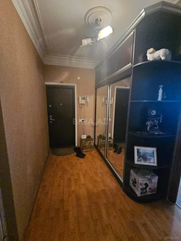 Satılır 5 otaqlı mənzil 120 m²