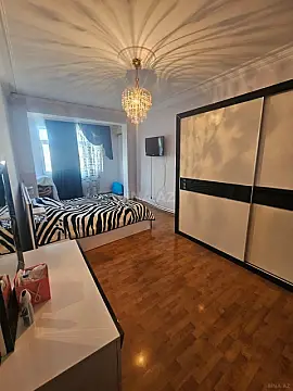 Satılır 5 otaqlı mənzil 120 m²