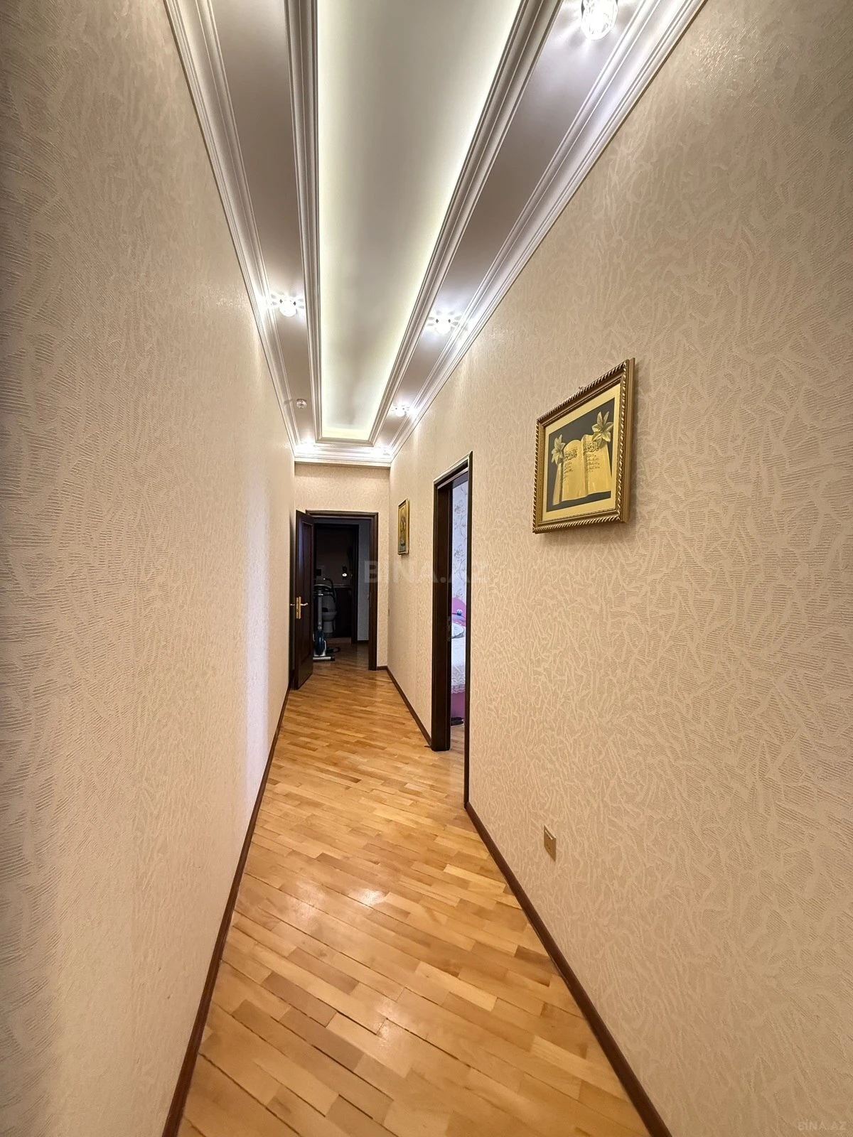Satılır 3 otaqlı mənzil 147 m²