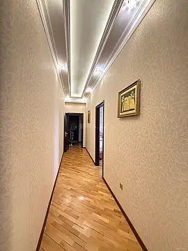 Satılır 3 otaqlı mənzil 147 m²